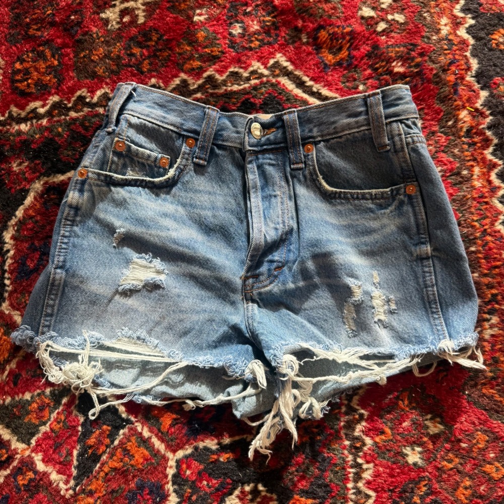 Universal Thread High Rise Mini Shorts Womens 2 Blue Distressed Frayed Cutoff